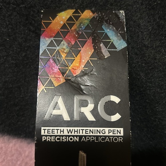 ARC Teeth Whitening Pen - Picture 2 of 8
